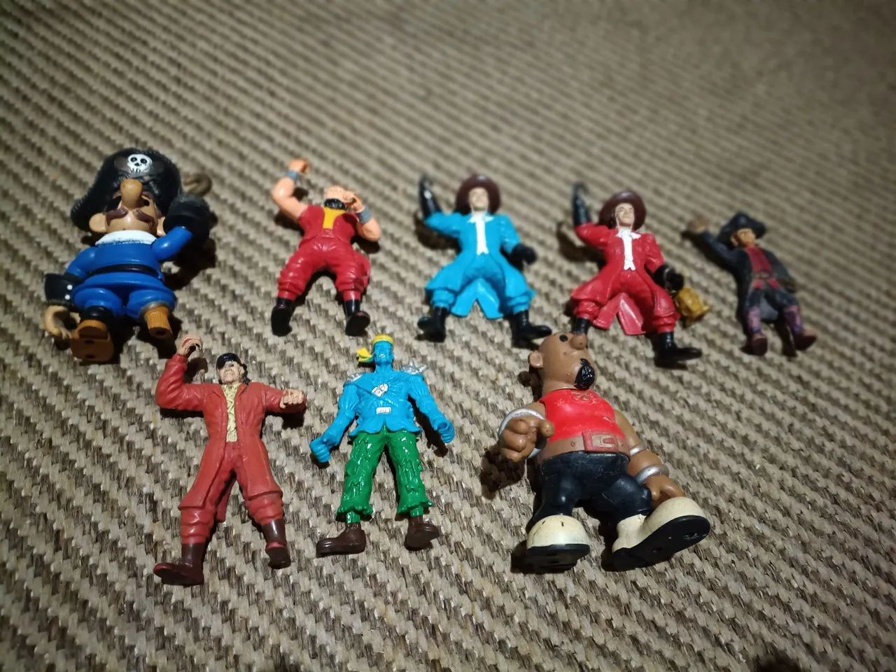 Piratas de brinquedo. Kit com 08 peças. - Foto 4