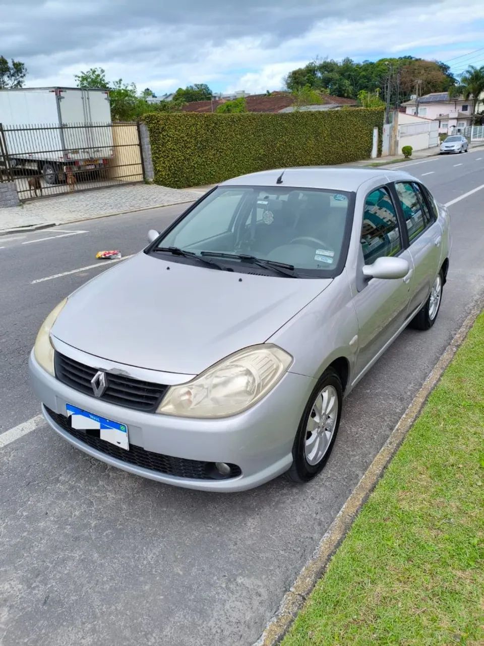 Renault Symbol PRIVILÈGE HI-FLEX 1.6 16V 4P 2011