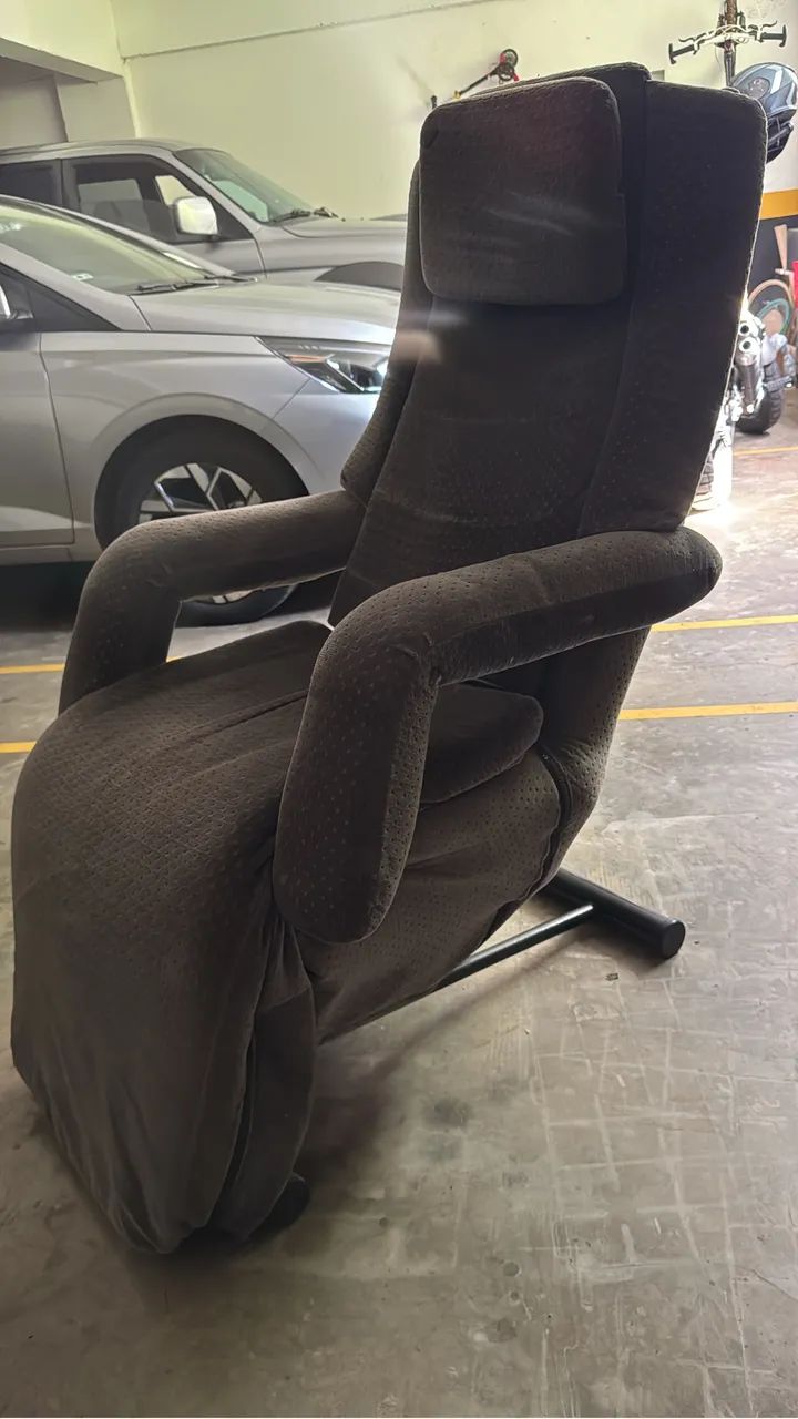 Cadeira Poltrona reclinável com massagem, testada e funcionando  - Foto 2