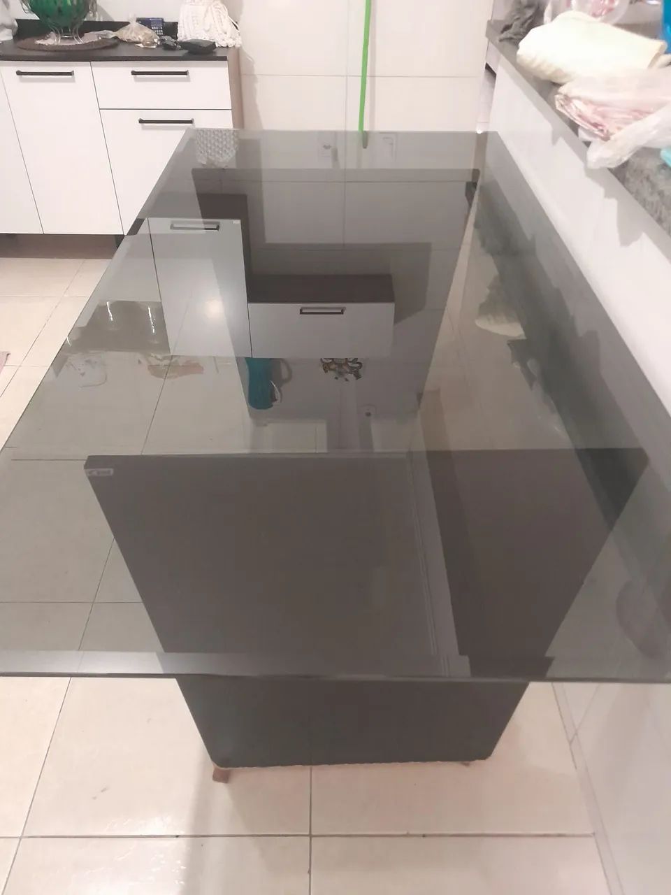 Vendo mesa de jantar de vidro 