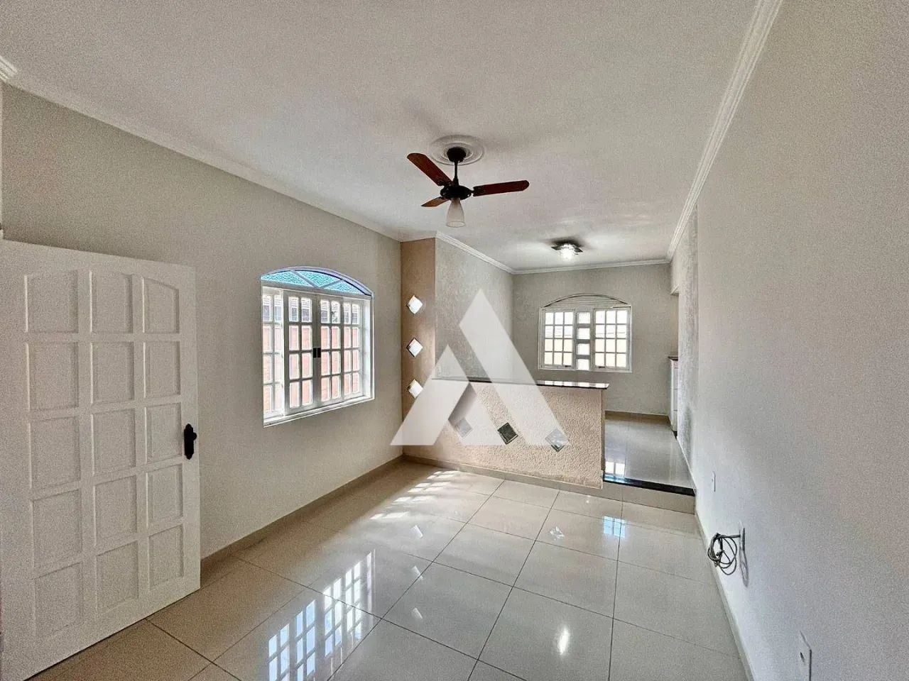 Casa com 3 quartos à venda, - Perímetro Urbano - Sarapuí/SP.