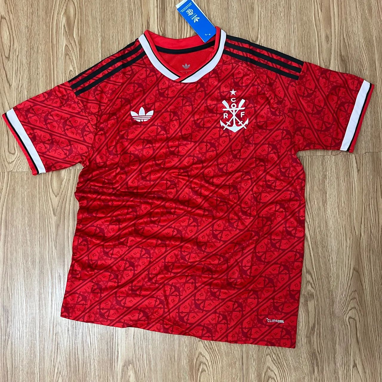 Camisa modelo torcedor