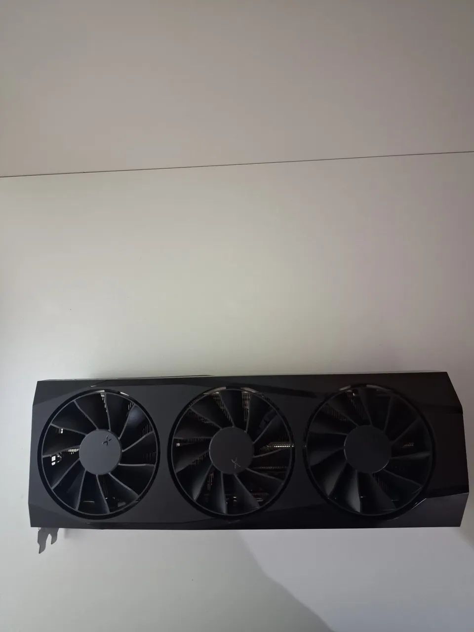 RX 9070 XT XFX Quicksilver Magnetic Air - Foto 4