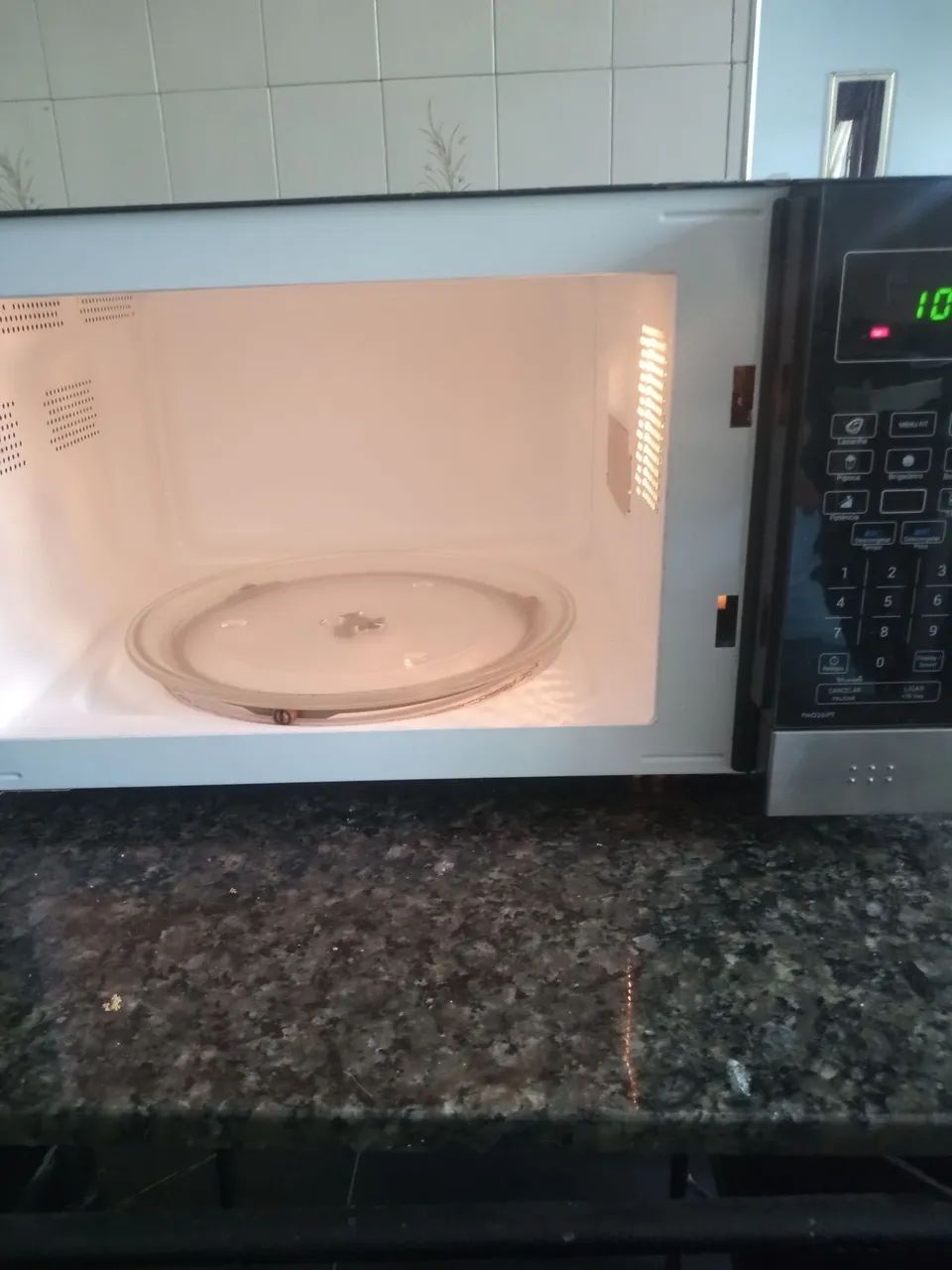 Microondas Philco de 26 litros de110,V - Foto 2