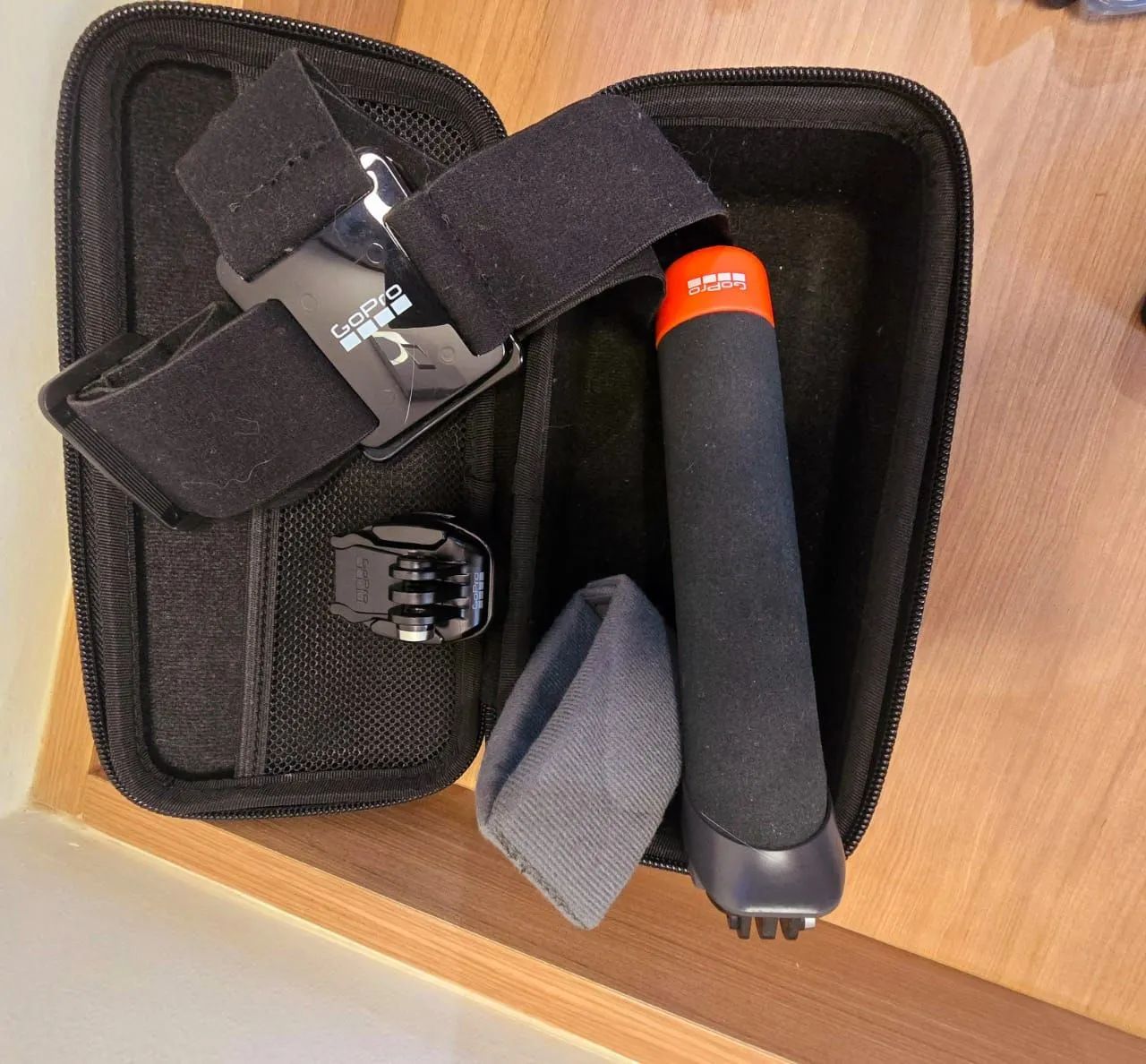 Gopro Hero 10 Black com muitos acessórios, pouquíssimo uso - Foto 5