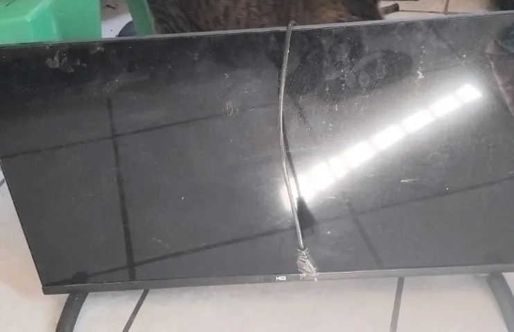 TV 32 polegadas com defeito