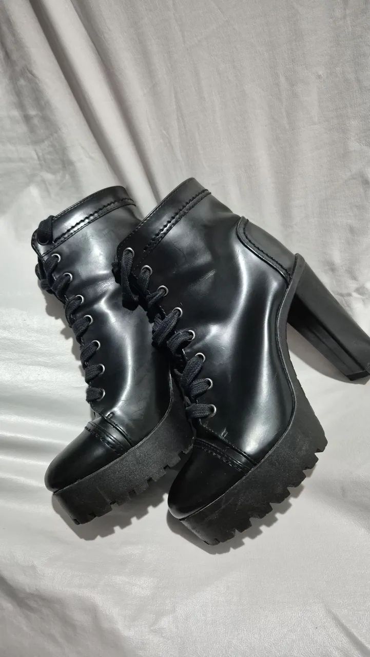 Bota de couro Schutz 