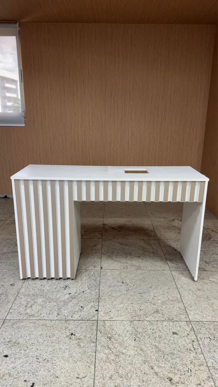 Mesa para manicure / esmalteria 