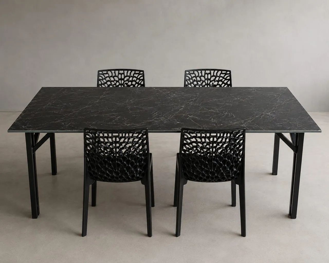 Mesa 2 metros de vidro com pés de ferro e 4 cadeiras - Foto 3