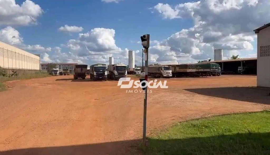 Prédio comercial com amplo galpão e pátio de manobras, Rua da Beira, B: Roque - Foto 3