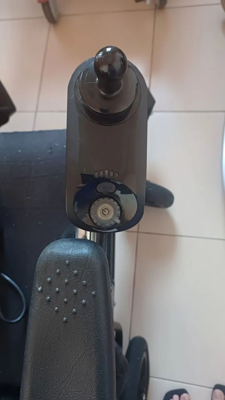 Cadeira de rodas motorizada - Foto 2