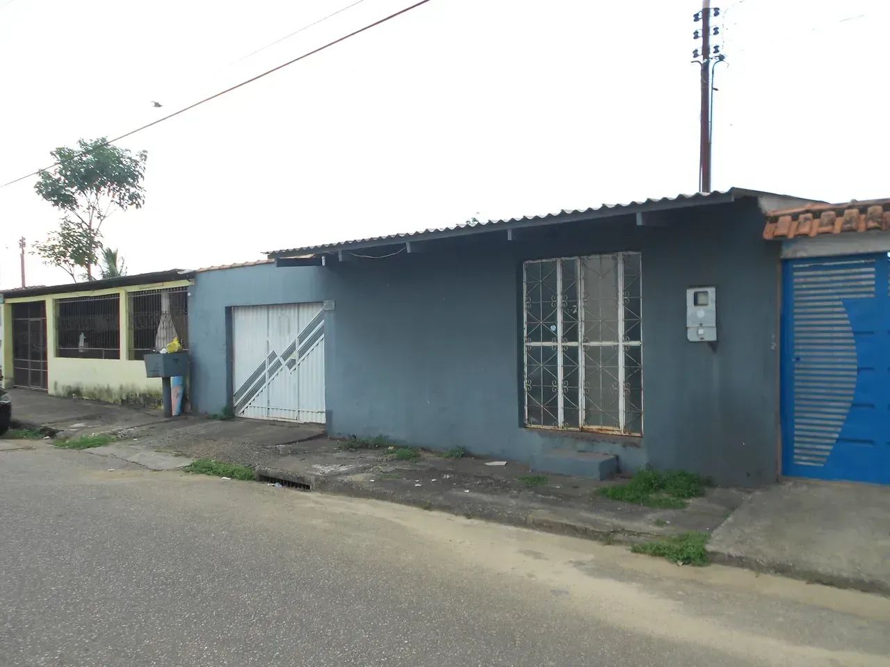 CASA NO COHAB COM 04 QUARTOS E PONTO COMERCIAL. - Foto 3