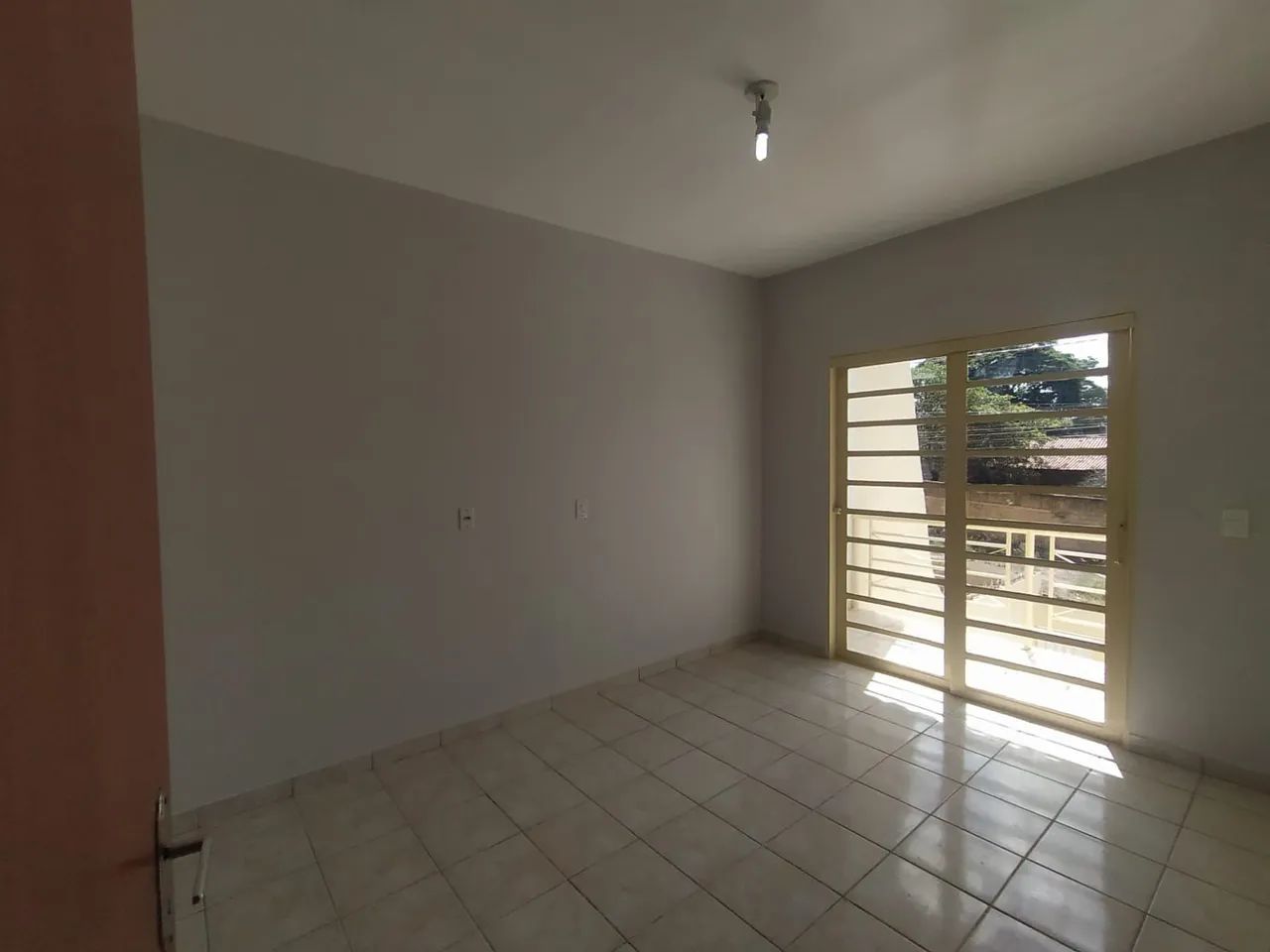 Aluga-se Sobrado com 3 Quartos e Churrasqueira no Setor Sudoeste  - Foto 12