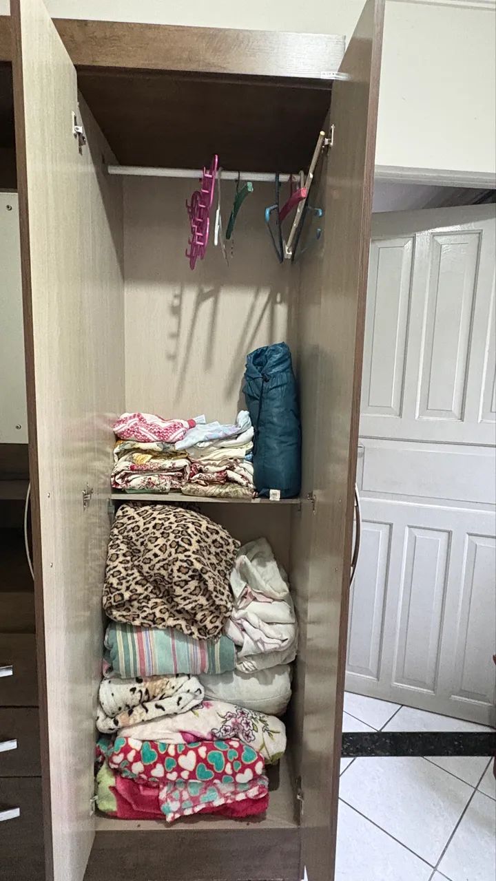 VENDE-SE GUARDA-ROUPA DE SOLTEIRO - Foto 4