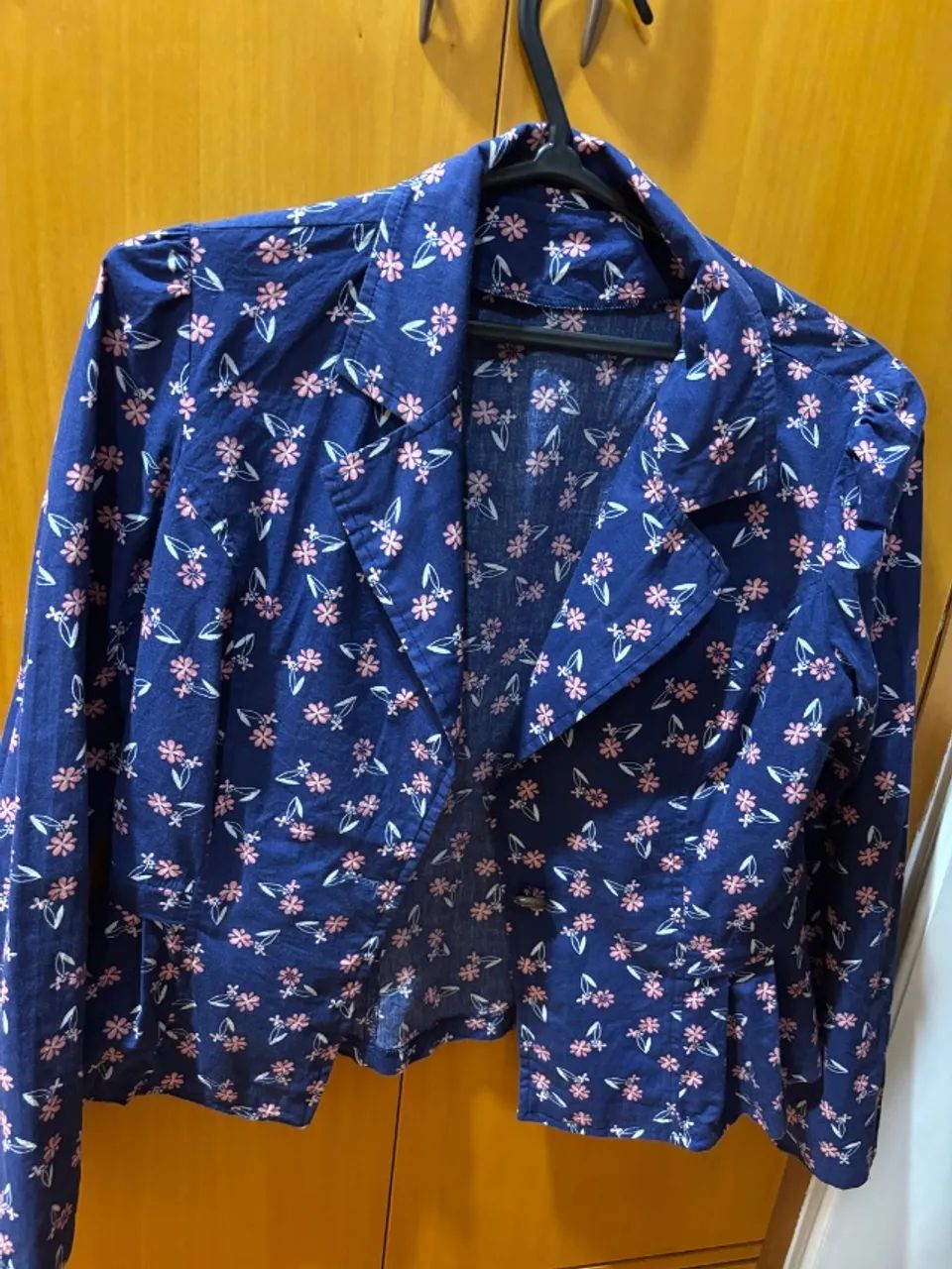 Blazer azul c estampa delicada 