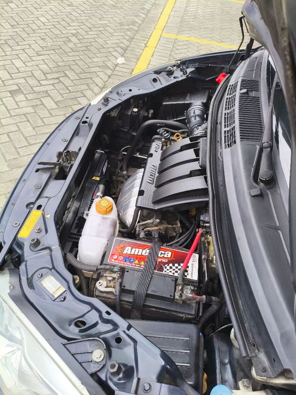 Fiat Idea Attractive 1.4 Fire Flex 8V 5P 2014 - Foto 4