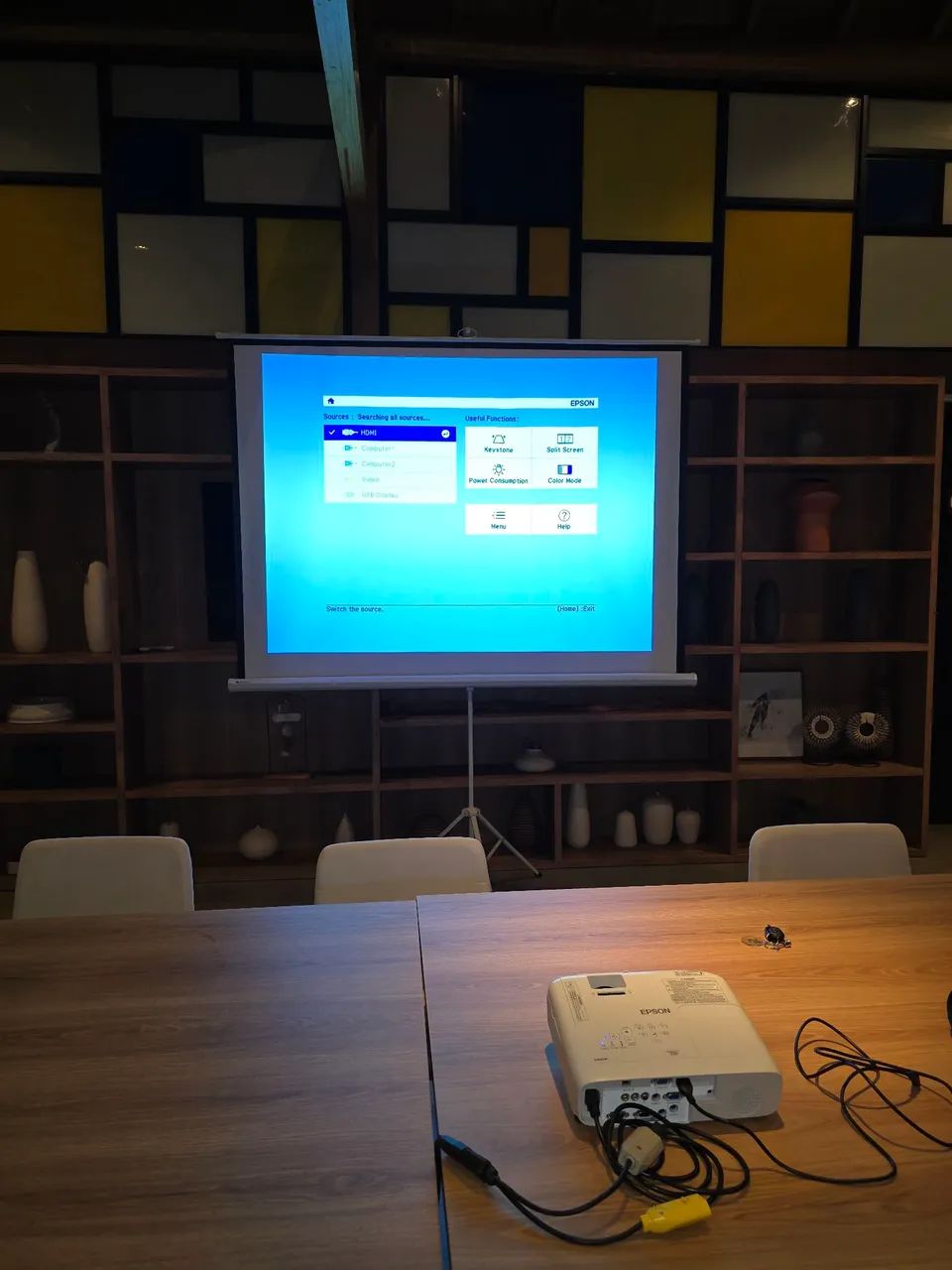 TELA DE PROJEÇÃO COM PEDESTAL 100 POLEGADAS  - Foto 4