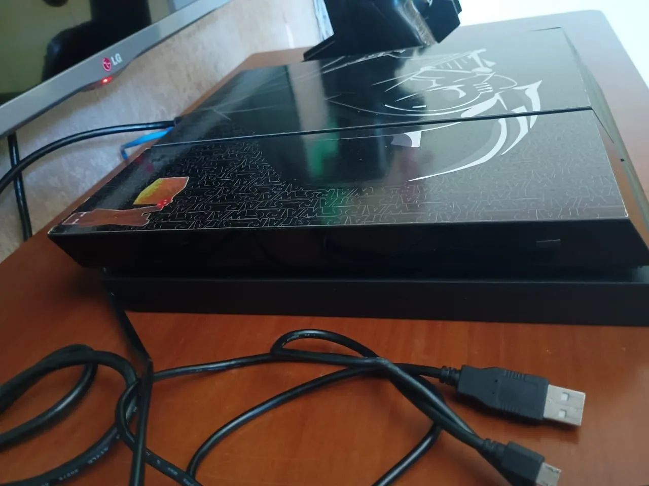 Playstation 4 Fat Com Ssd 500 + 2 Controles  - Foto 4