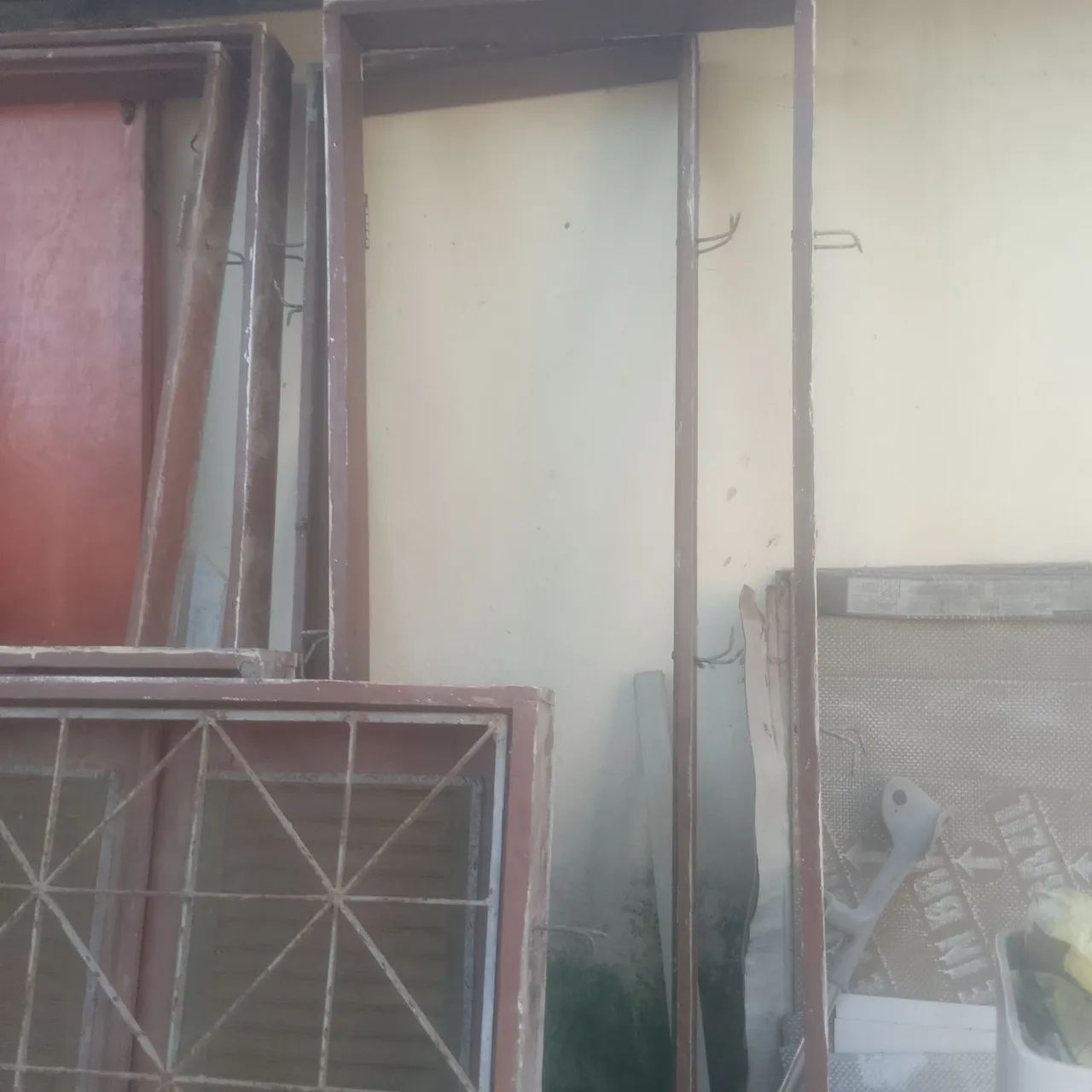 Vende-se janela com grade - Foto 4