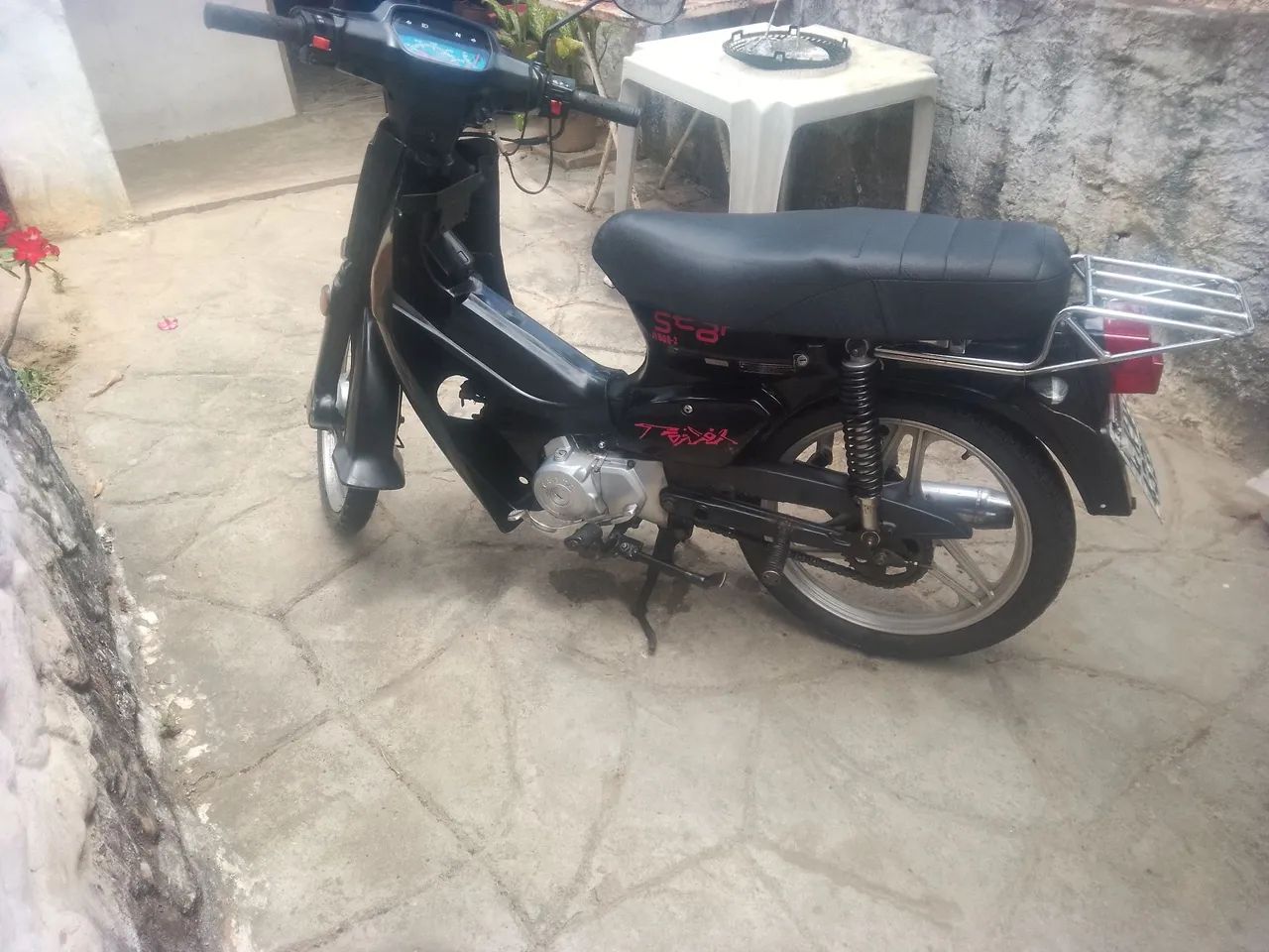 Vendo cinquentinha toda conservada 2600 $ - Foto 3