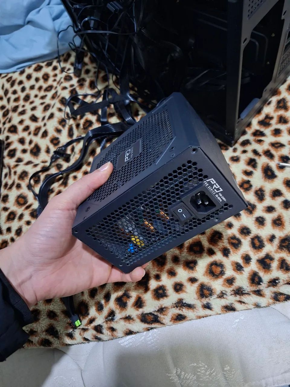 Fonte Asrock 750w ProSeries 