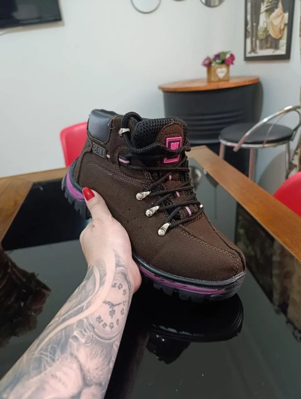 Bota cat marrom com rosa 38