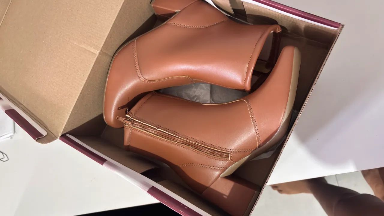  BOTA FEMININA NOVA, NUNCA USADA! - Foto 3
