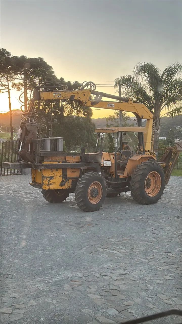 Trator valmet com munck florestal 