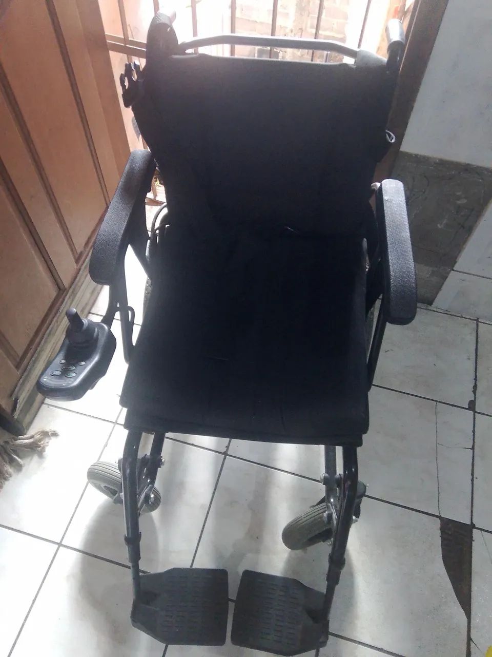 Vendo uma cadeira de rodas elétrica feedom  - Foto 2