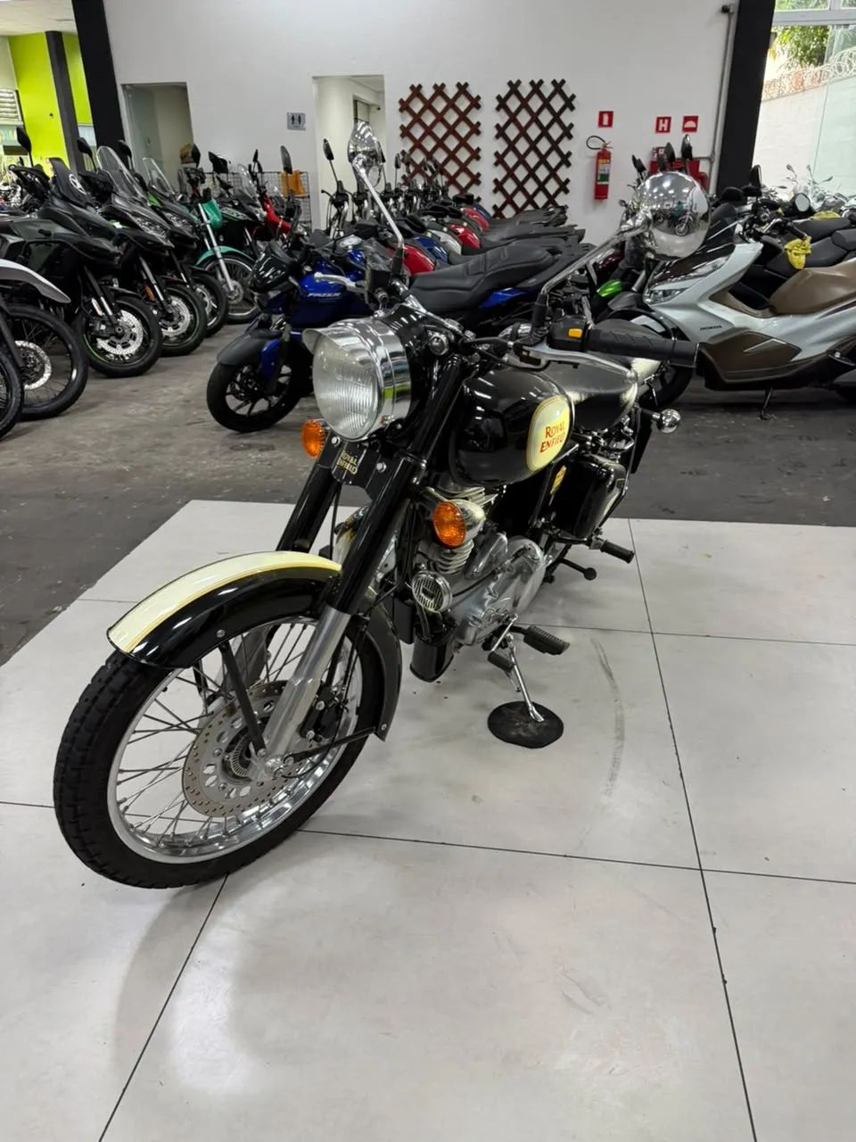 ROYAL ENFIELD CLASSIC 500 - Foto 4