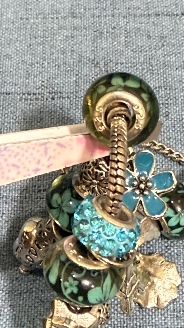Pulseira com 4 berloque com numeração de prata  - Foto 3