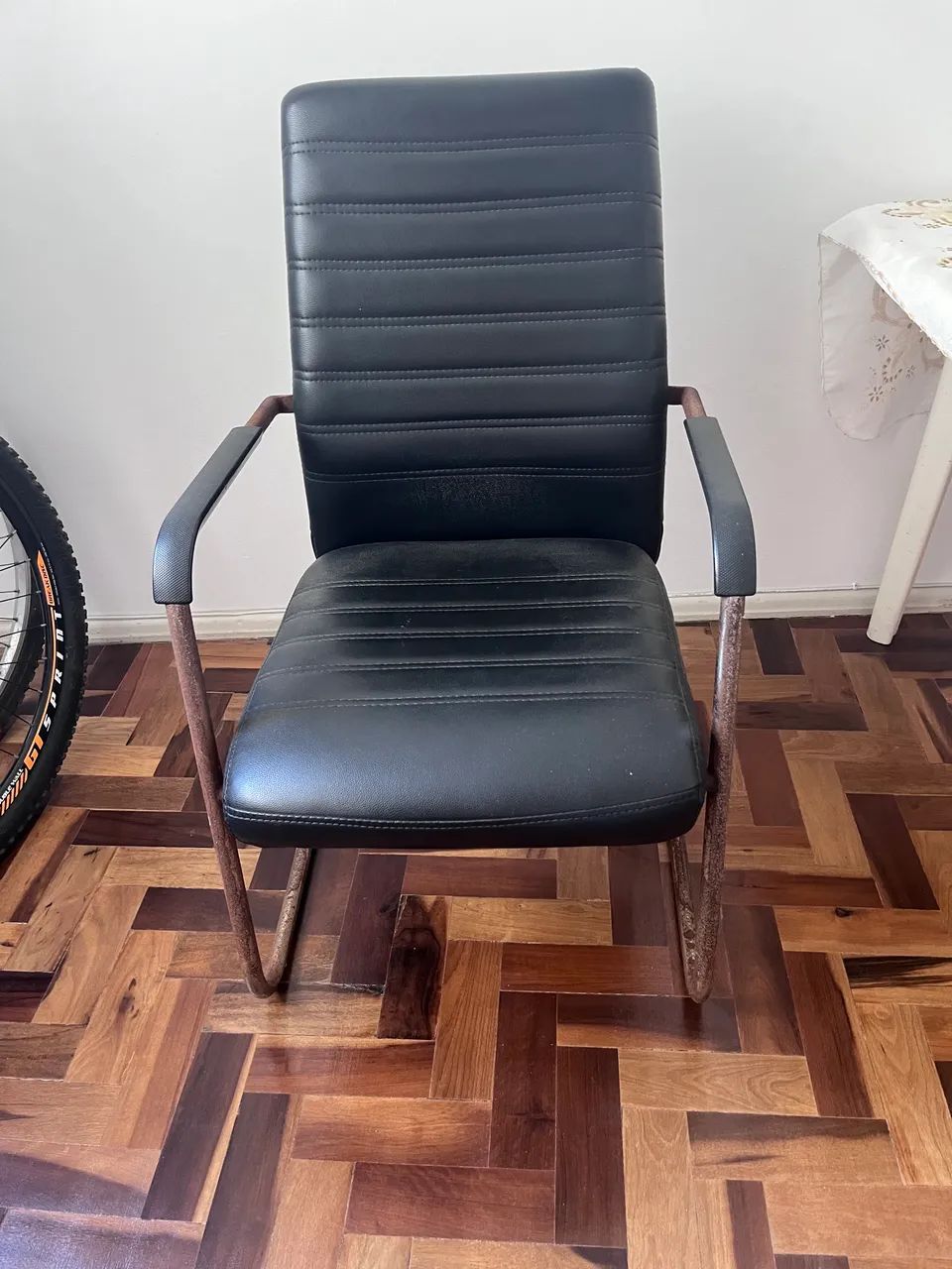 Cadeira estofada  - Foto 2