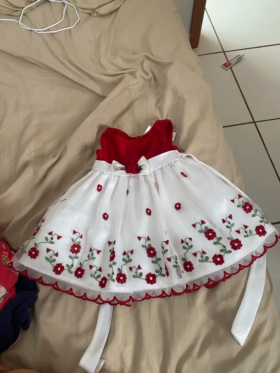 Roupinhas de Bebê Usadas - Macacão e Vestido  - Foto 3