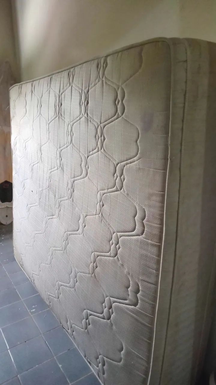 VENDO COLCÃO QUEEN USADO