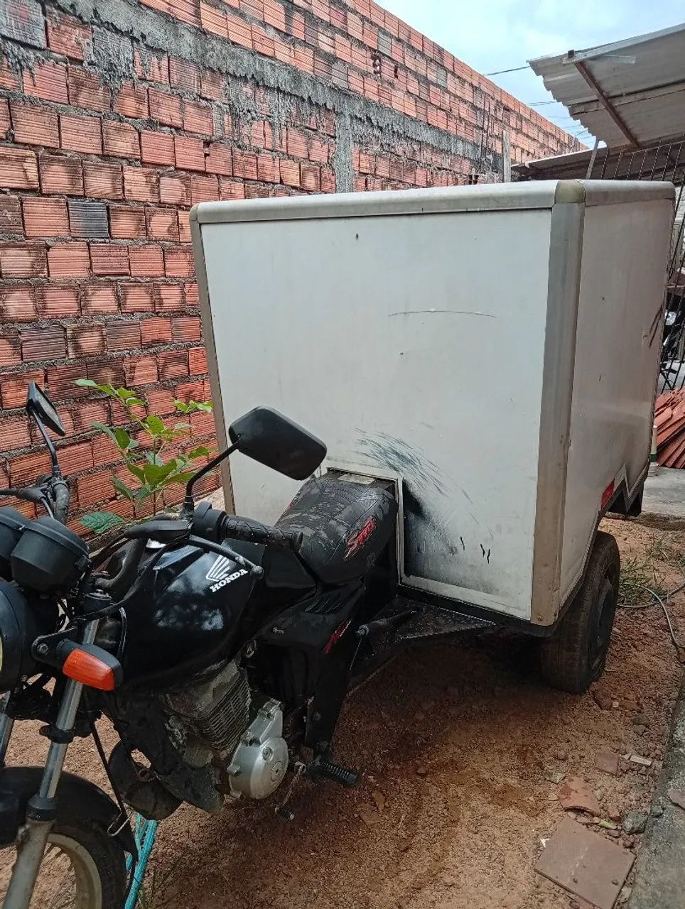 Moto com bau