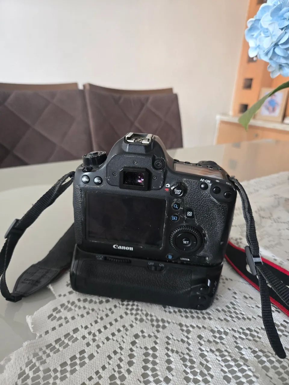 Camera canon EOS 6D com gripe  - Foto 4