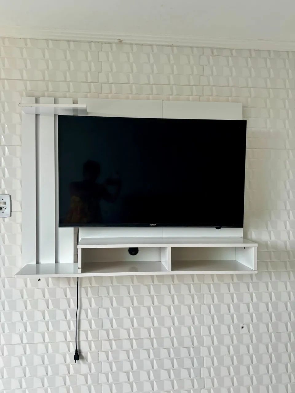 White TV Stand65570222316802121