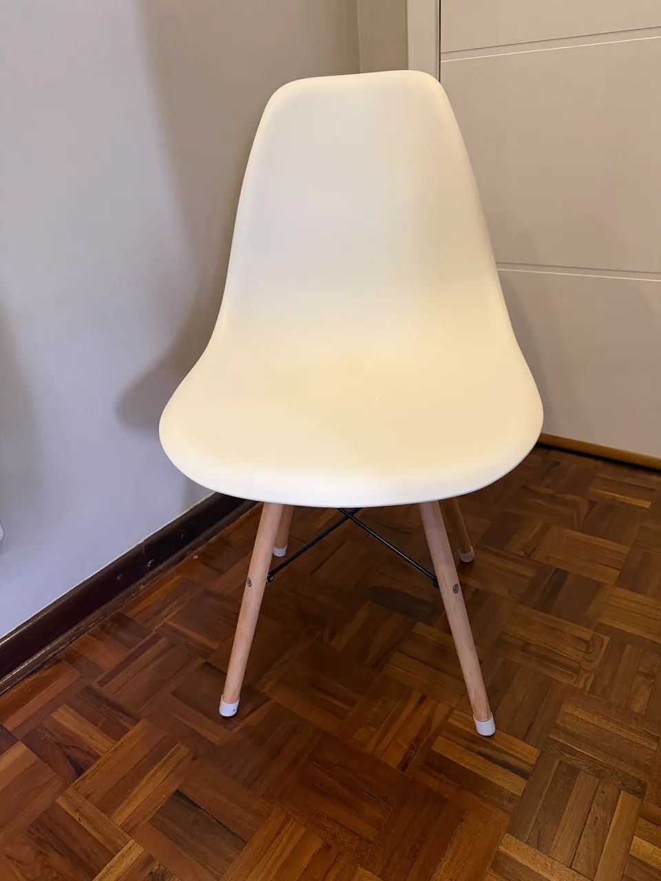 6 CADEIRAS EAMES BRANCA - Foto 2
