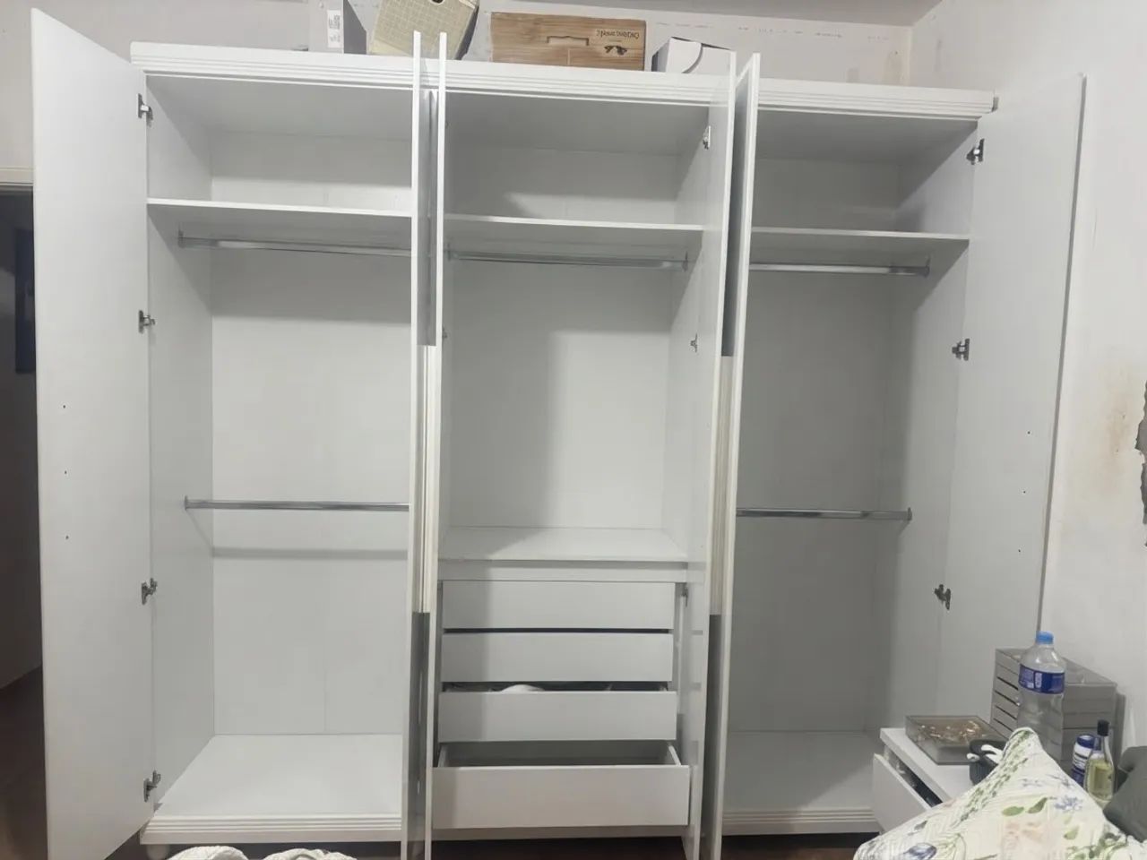 Guarda roupa 6 portas e 3 gavetas  - Foto 3