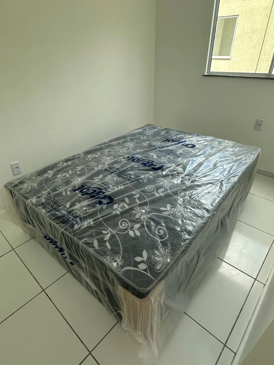 Vendo cama box nova - ainda no plástico 