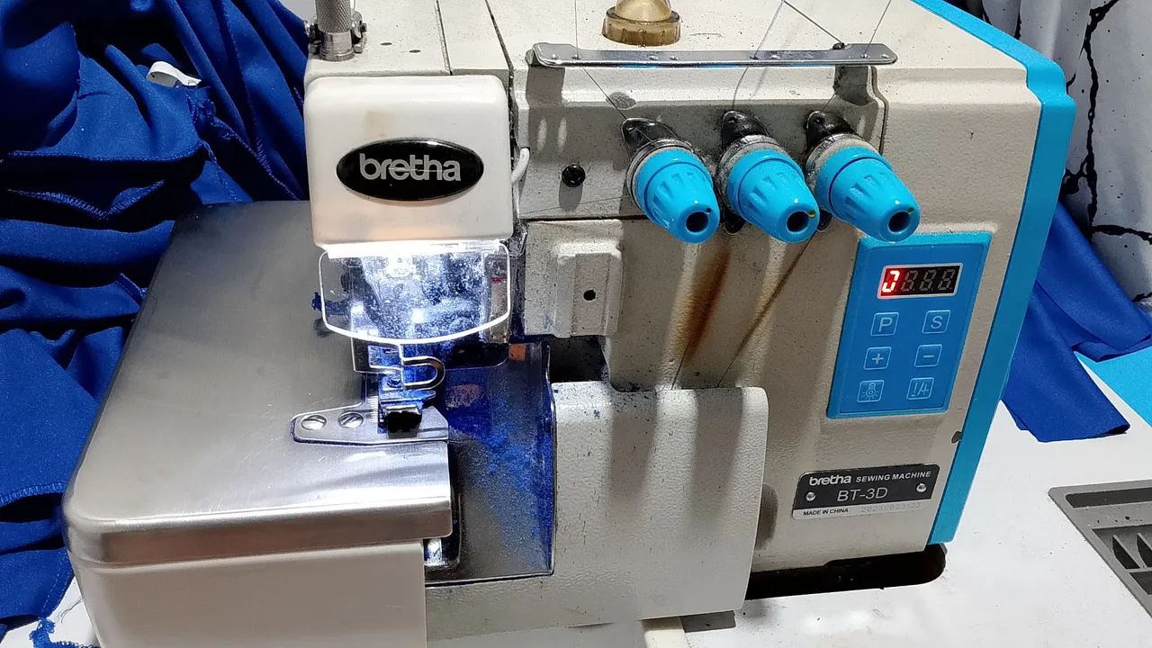 Semi-new overlock machine