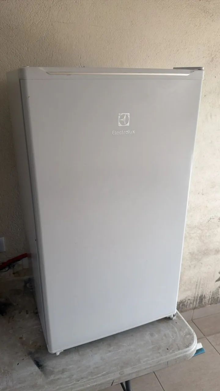 Frigobar Electrolux 90L Branco Efficient EM90 110V (Semi-novo) - Espaço Cold Zone