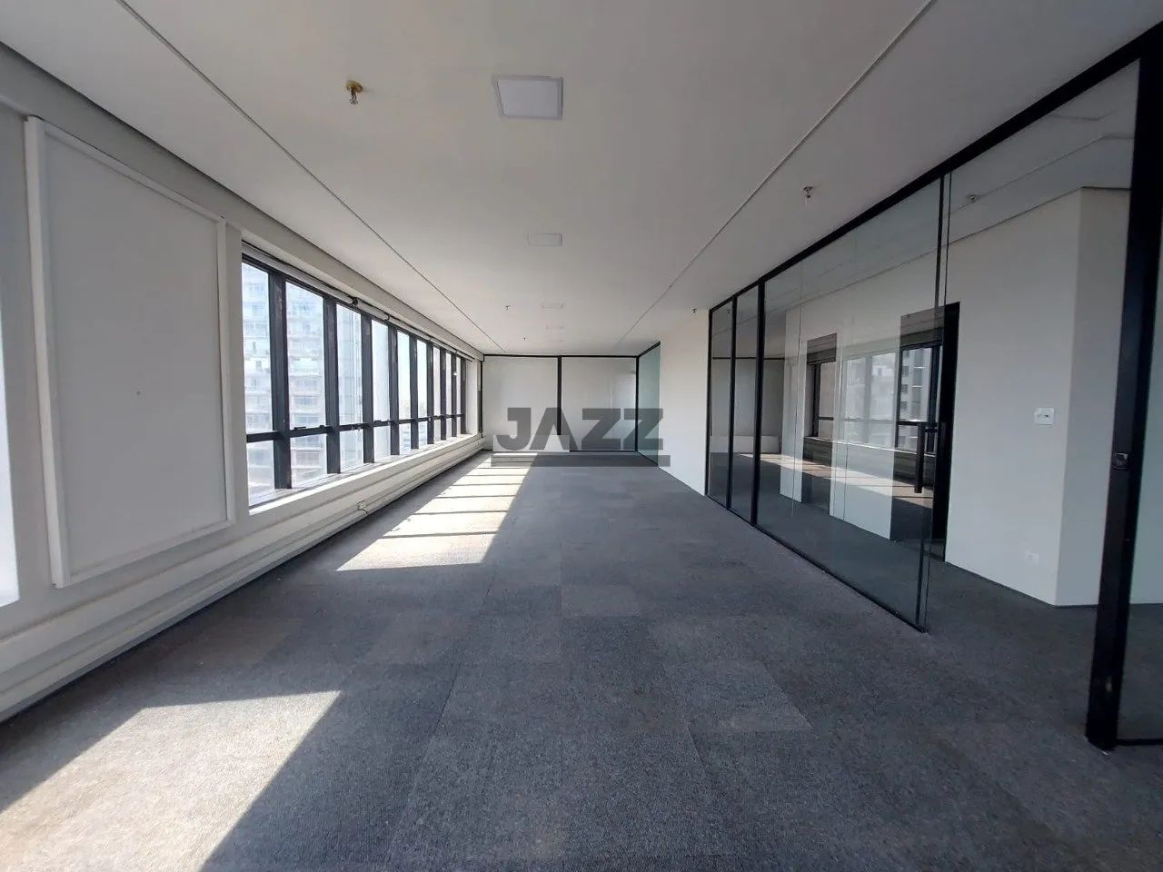 Sala Comercial de 190 m² no Edifício Crystal Center para Locação - Jardim São Dimas