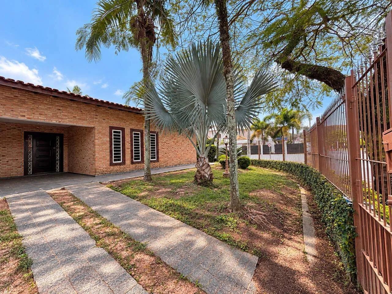 Casa térrea para locação no Centro de Guararema | 3 quartos e 2 suítes - Foto 3