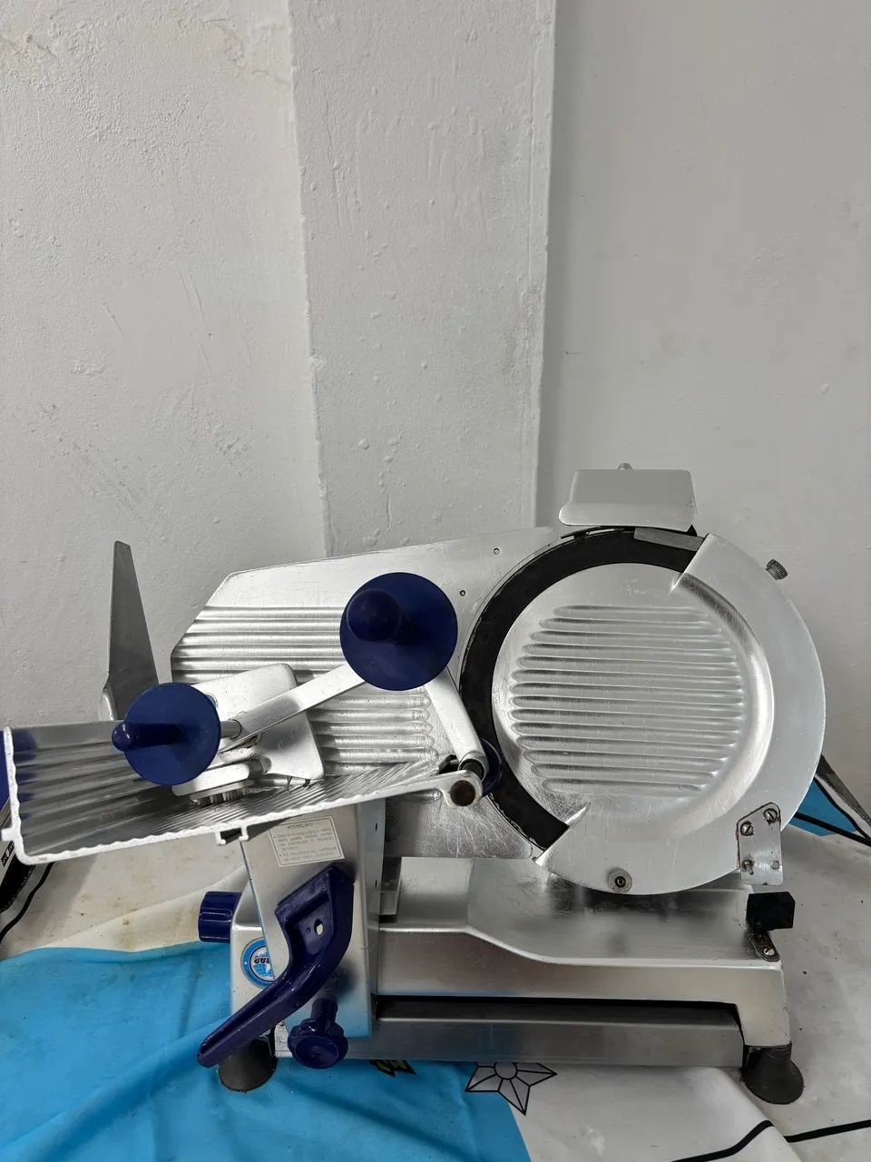 MÁQUINA DE CORTADOR DE FRIOS 