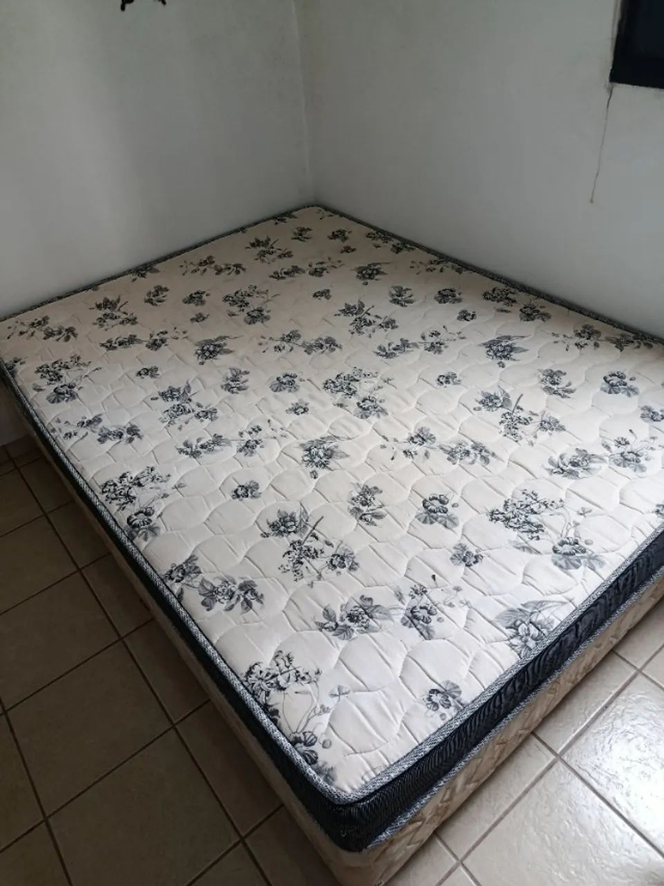 Vende-se cama e colchão de casal  - Foto 3