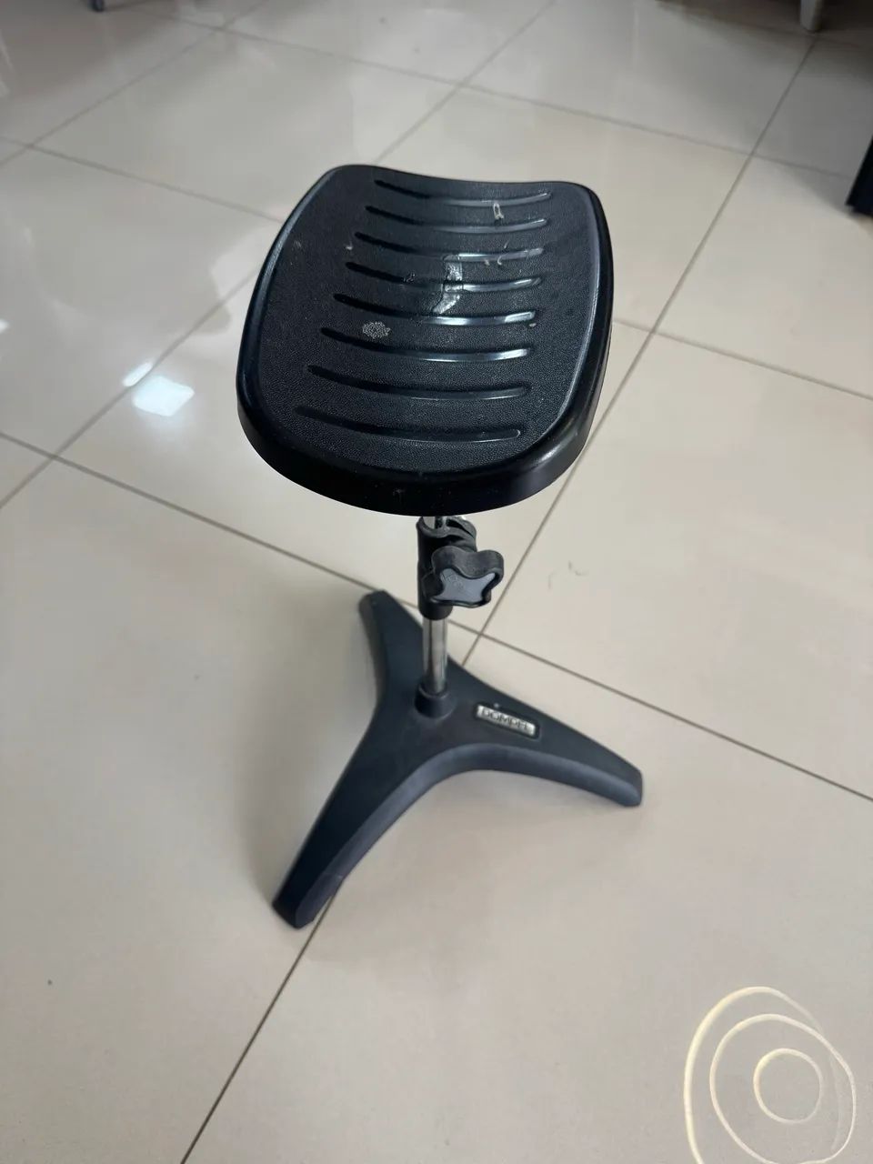 Descansador de Pé, tripé Dompel 