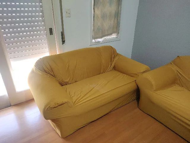 Conjunto de estofados (3 e 2 lugares) com capa, bom estado - Foto 2