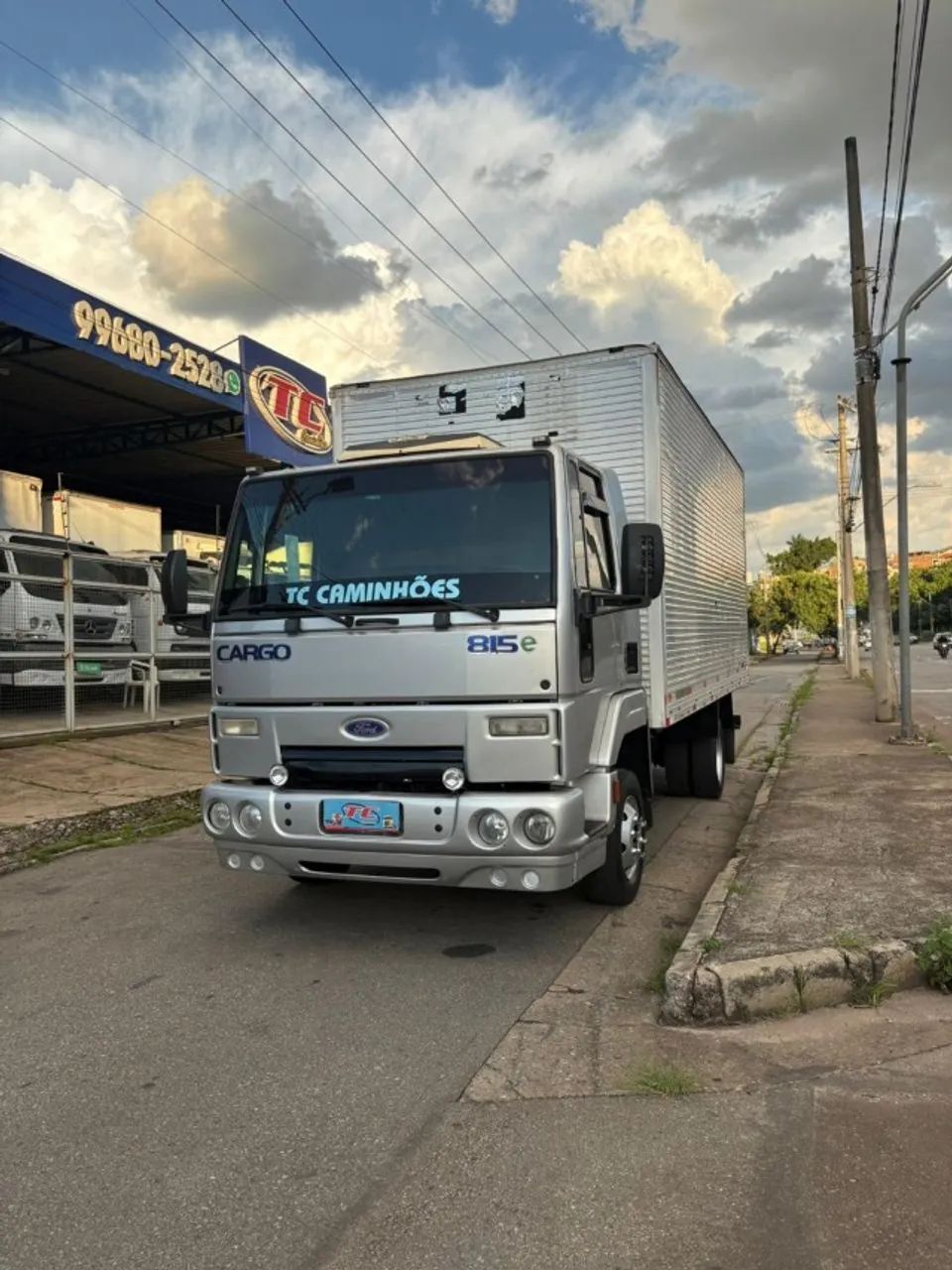FORD CARGO 815 E BAÚ |  2010/2010 - Foto 2