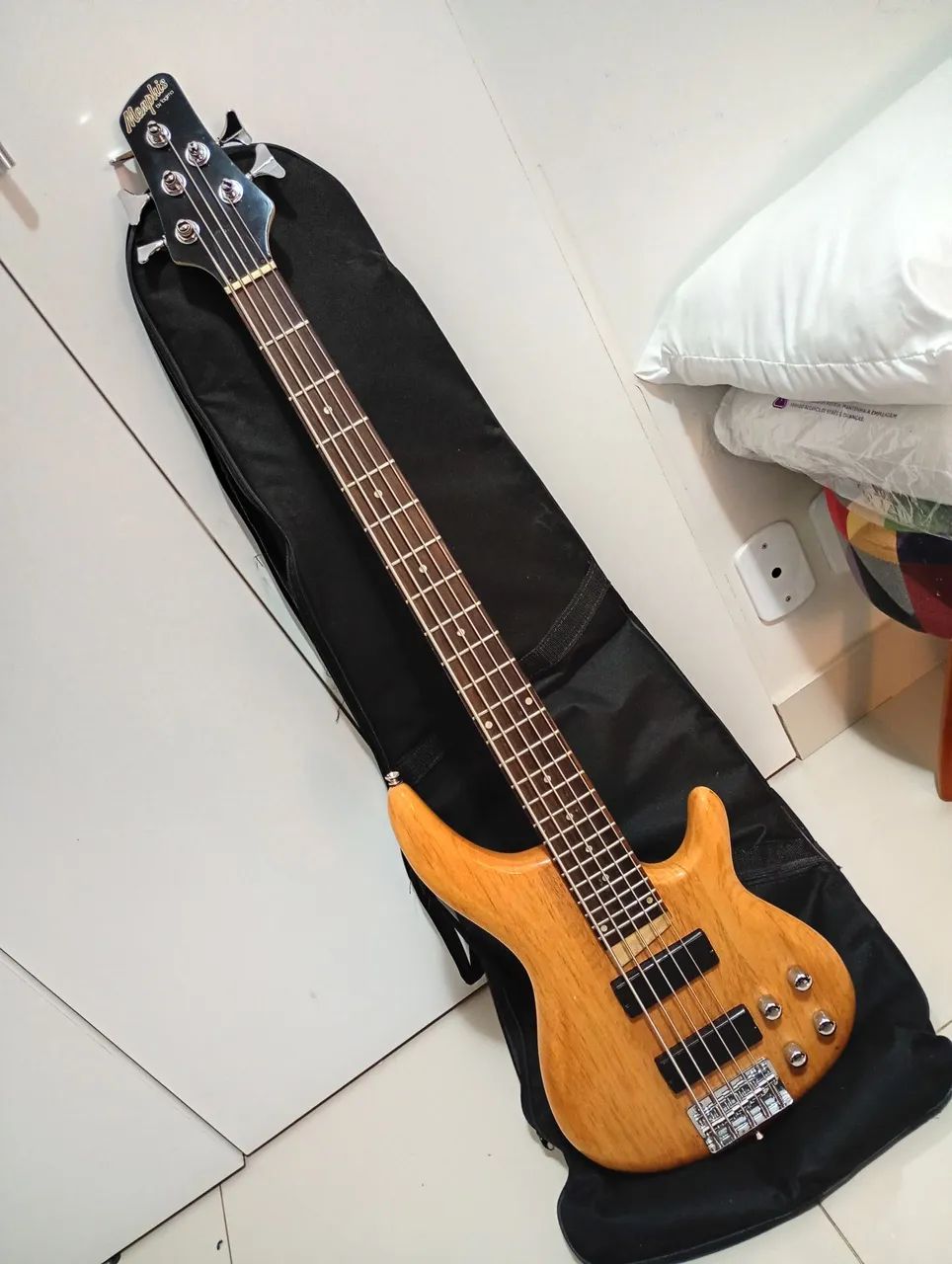 Baixo 5 cordas passivo Memphis by Tagima TB 540 ano 2008